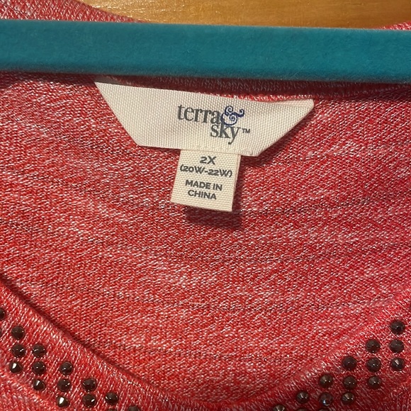 V neck top - Picture 4 of 6